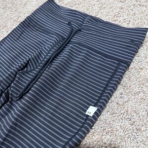 Vuori Daily Leggings, size medium, ink striped